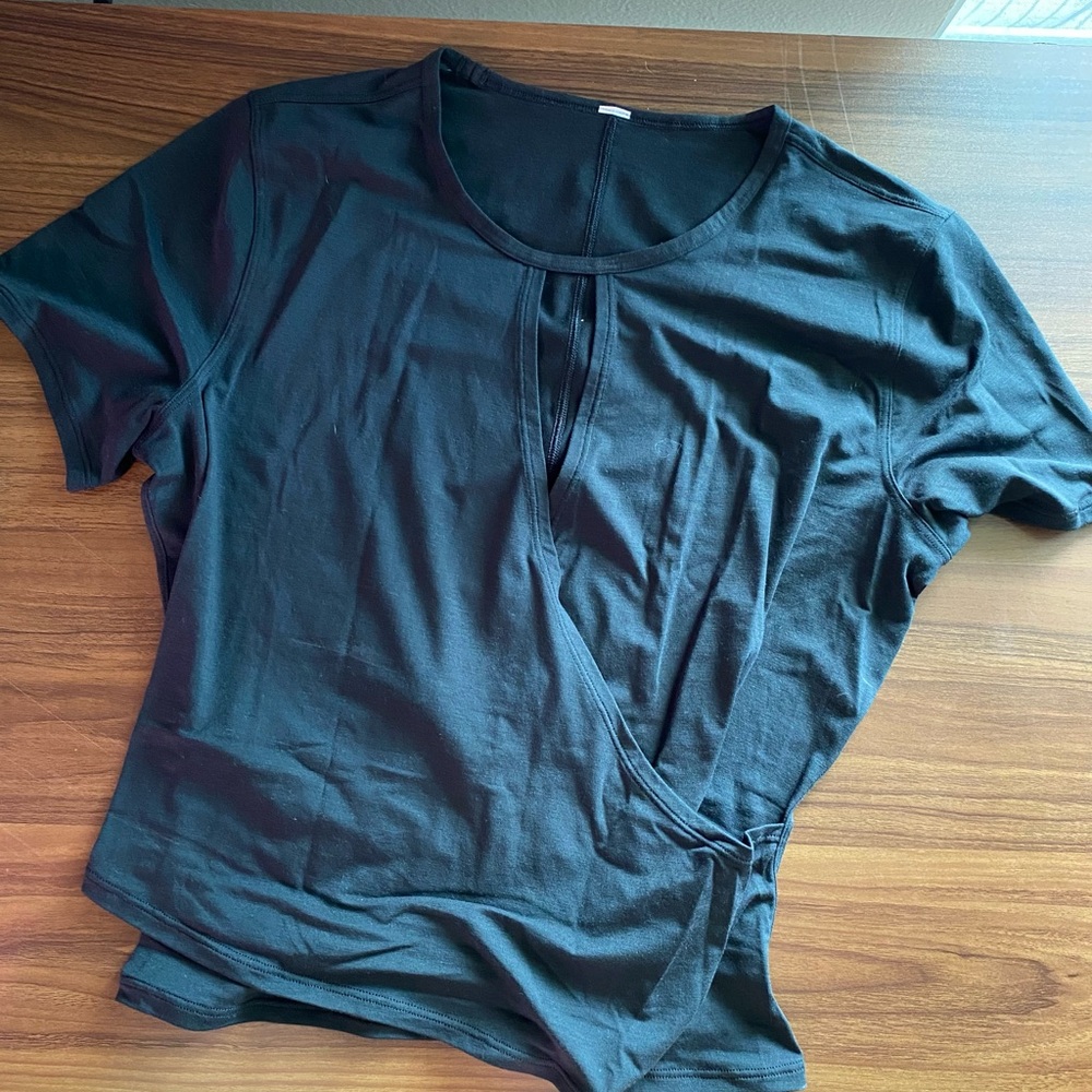 Lululemon black crop top